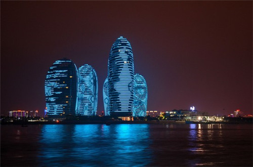 哆嘴猫冷串串全国有几家店铺，适合夫妻店的串串香项目有哪些